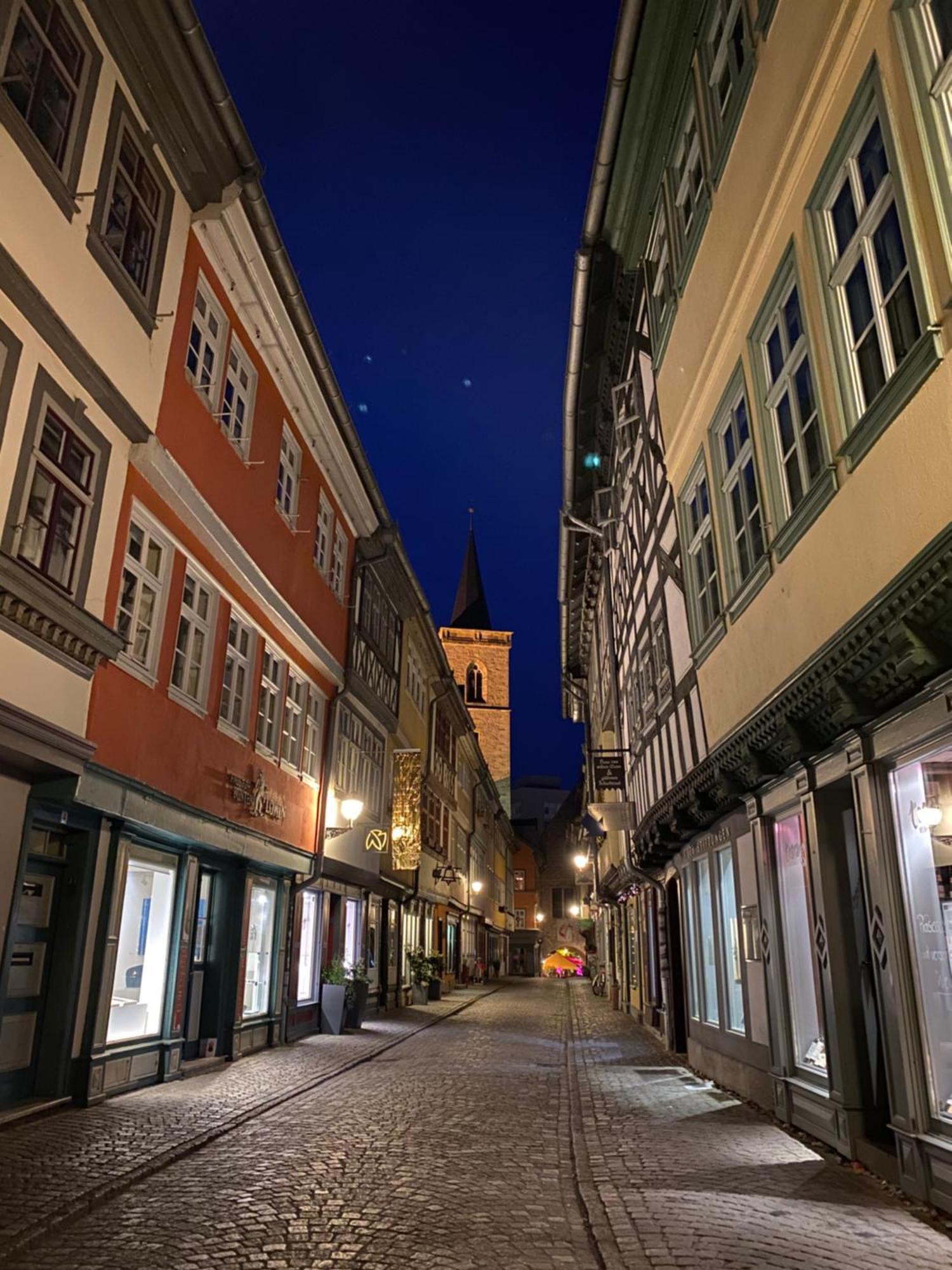 Ferienwohnung Schildblick Modernes Apartment Direkt In Der Altstadt Von Erfurt Nahe Der Kraemerbruecke - Beste Innenstadtlage 외부 사진